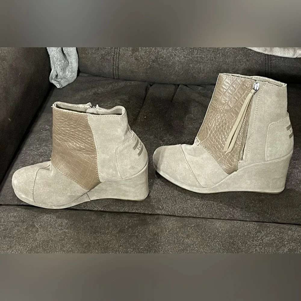 Toms Suede Wedge Ankle Boots in Tan and Cream